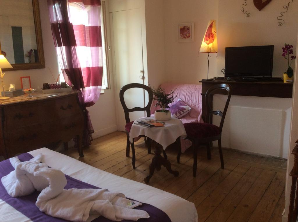 Chambre D'Hotes "Le Village" Villenouvelle Luaran gambar