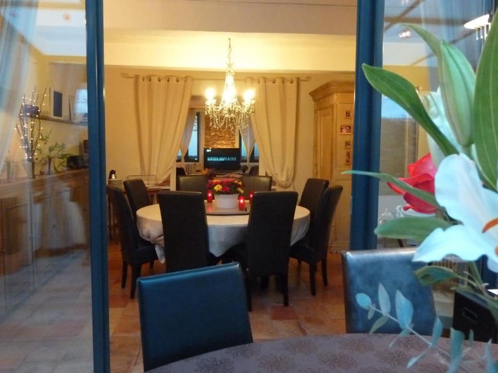 Chambre D'Hotes "Le Village" Villenouvelle Luaran gambar